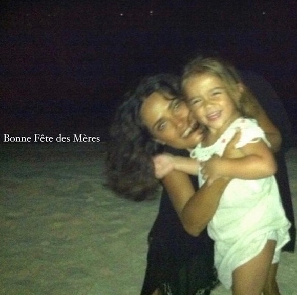 Сальма Хайек захопила ніжним фото з єдиною донькою: однаково прекрасні